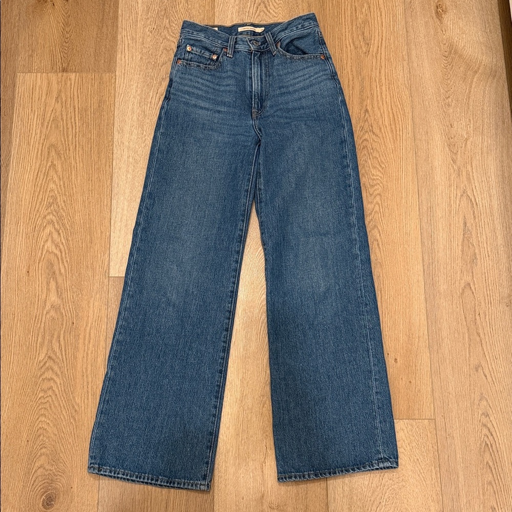 Levi's Wide-Leg High-Rise Jeans in Medium Blue Denim